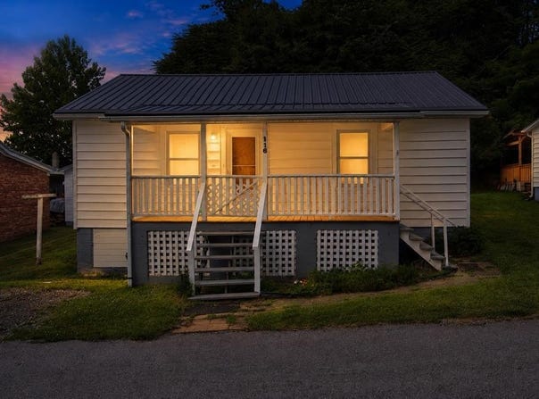 116 Vaughan St, Fries, VA 24330