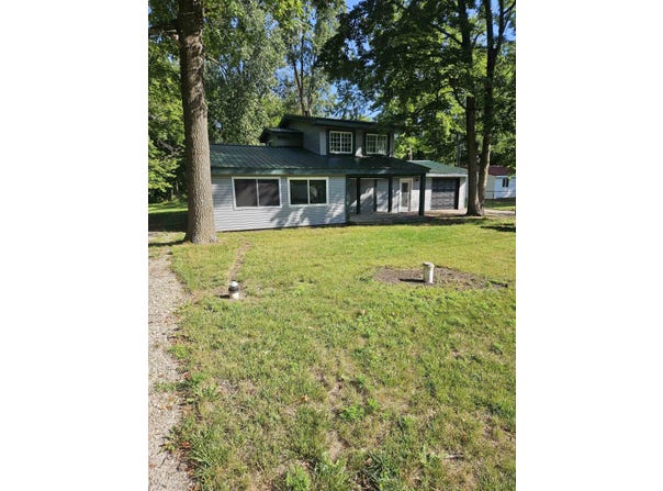 5037 Wedgewood Drive, Harrison, MI 48625-9637