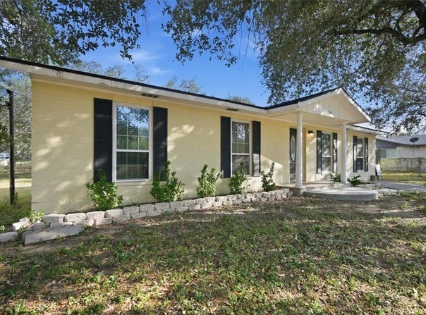 1307 William Street, George West, TX 78022
