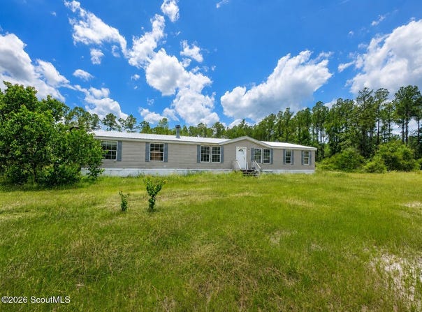 61 Drury Lane, Hortense, GA 31543
