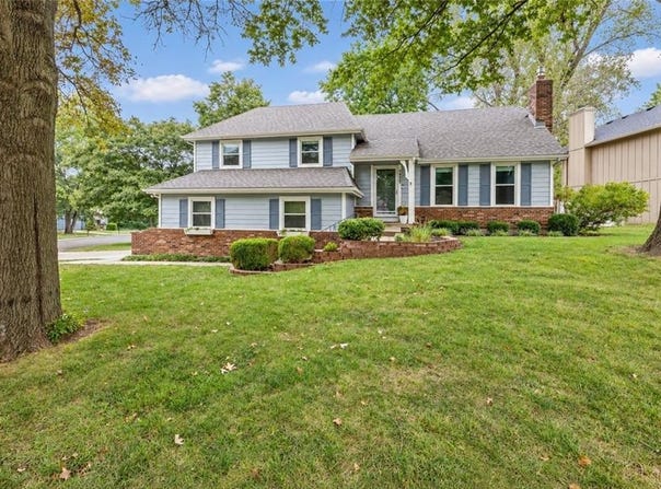14022 S Cottonwood Drive, Olathe, KS 66062