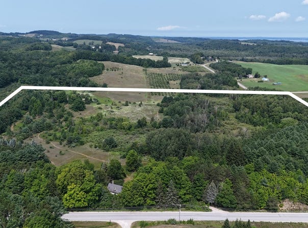10611 E Omena Road, Northport, MI 49670