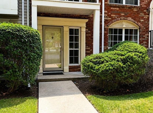 216 SAPPHIRE LA, FRANKLIN PARK, NJ 08823