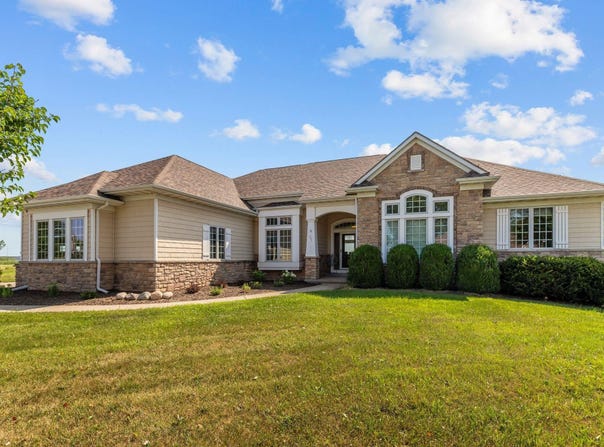 581 ROYAL ST PATS Drive, WRIGHTSTOWN, WI 54180