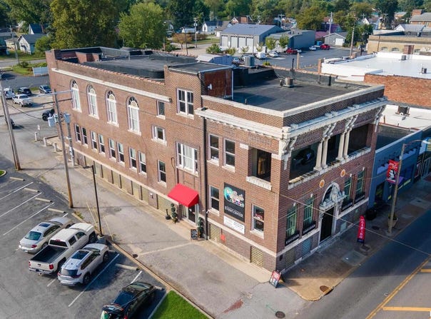 1329 WALNUT Street, Murphysboro, IL 62966