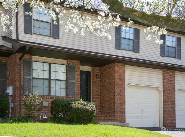 7 Cactus Court, Edison, NJ 08820