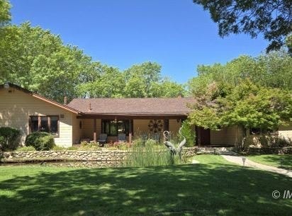 221 Mt. Tom Rd, Bishop, CA 93514