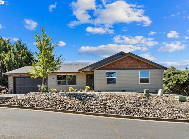 374 BENTGRASS Ct, Sutherlin, OR 97479