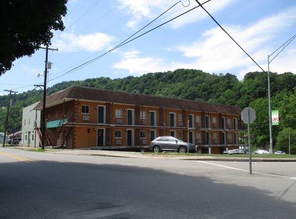 20 S Main St, Burnsville, WV 26335