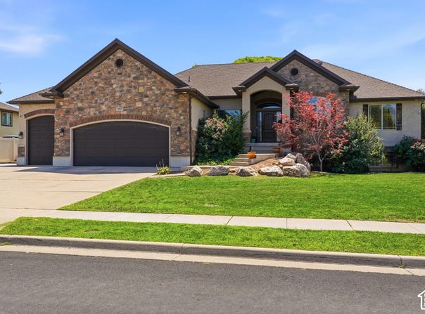 3323 W 1680 N, Clinton, UT 84015