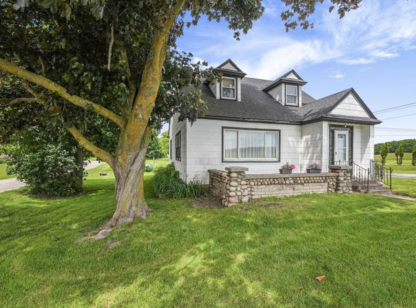 4988 County Road 633, Grawn, MI 49637-9784