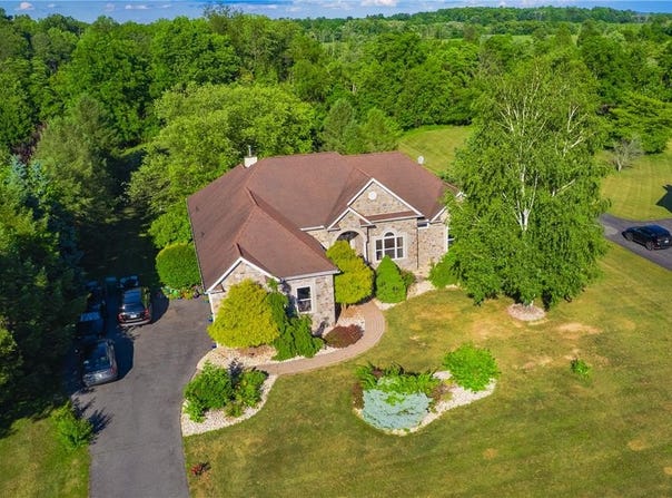 123 Chase Hollow Drive, Bushkill Twp, PA 18064