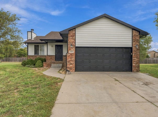 1012 E Winding Lane, Derby, KS 67037