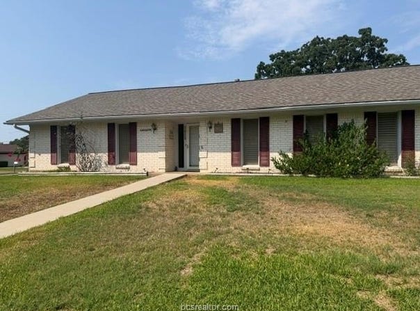 3612 Meadow Oaks Lane, Bryan, TX 77802