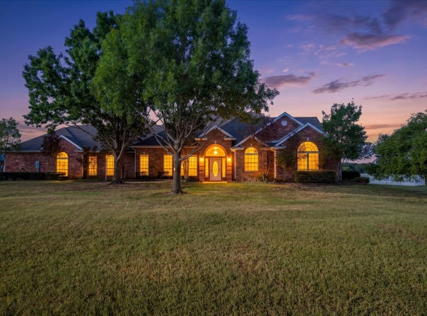 351 Rs County Road 3378, Emory, TX 75440