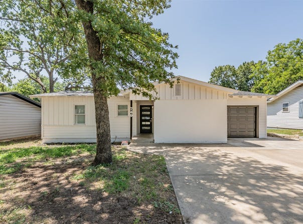749 W Redbud Drive, Hurst, TX 76053