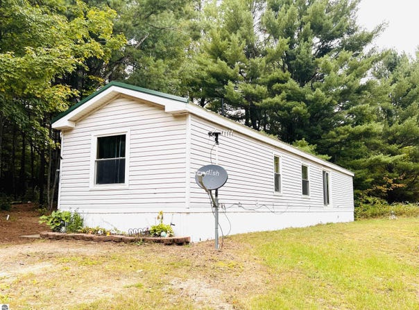 785 E 46 Road, Cadillac, MI 49601