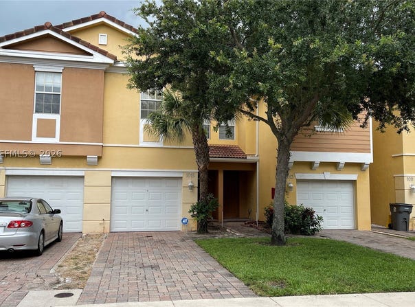 1015 Pipers Cay Dr, West Palm Beach, FL 33415