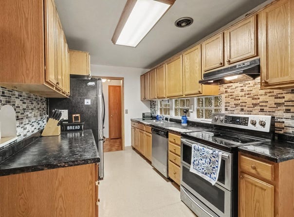 849 8th Avenue SW, Faribault, MN 55021