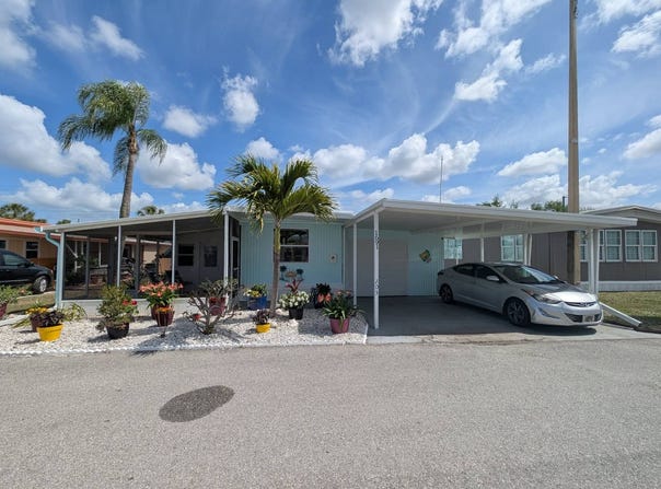 1691 Gangway Loop, Ruskin, FL 33570