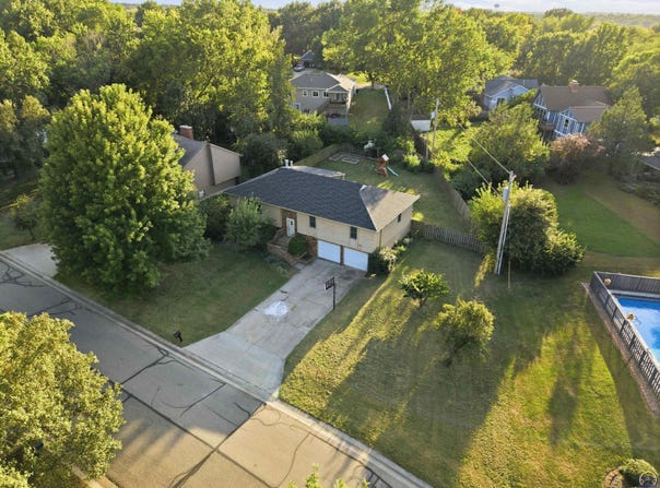 3809 SW Nottingham RD, Topeka, KS 66610
