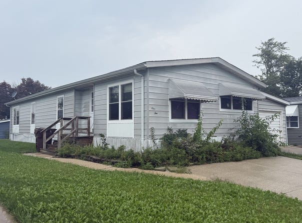110 HUNTSBRIDGE Road, Matteson, IL 60443