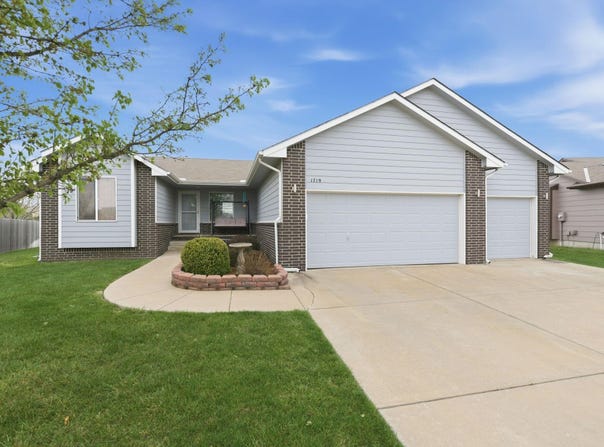 1719 E Aster St, Andover, KS 67219
