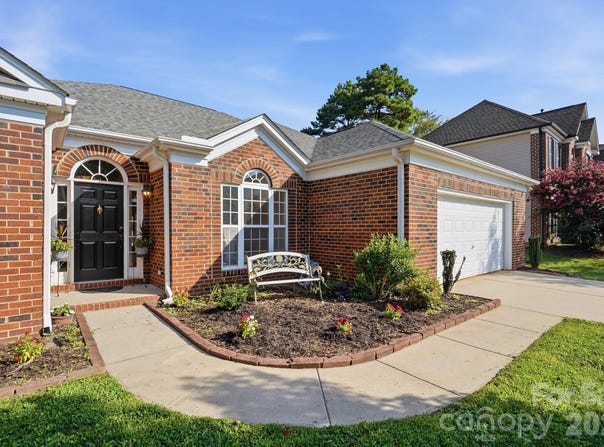 7877 Sedgebrook Drive E, Stanley, NC 28164