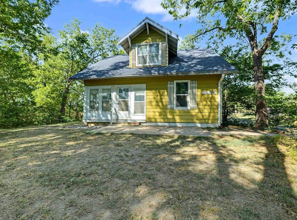 210 S Central St, Marquette, KS 67464