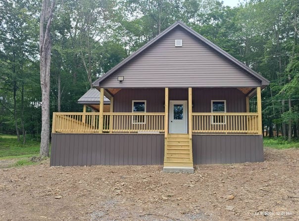 128 Deer Dr, Benezette, PA 15821