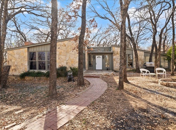 100 Sands Drive, Azle, TX 76020