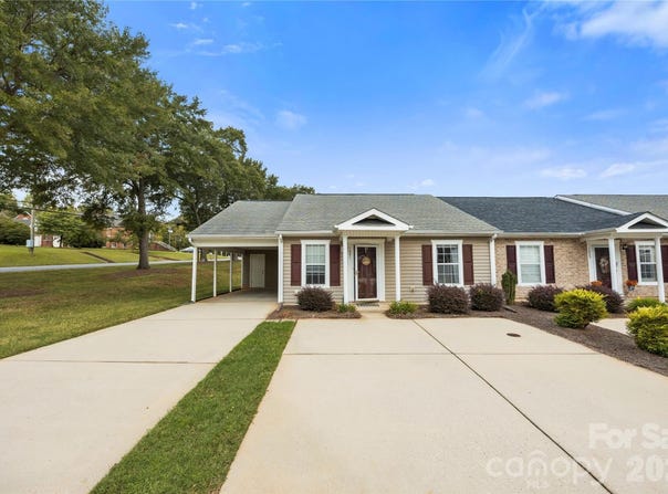 1001 Old Chestnut Way, Cramerton, NC 28032