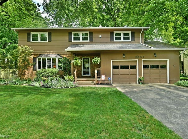 5841 Sampson Drive, Girard, OH 44420