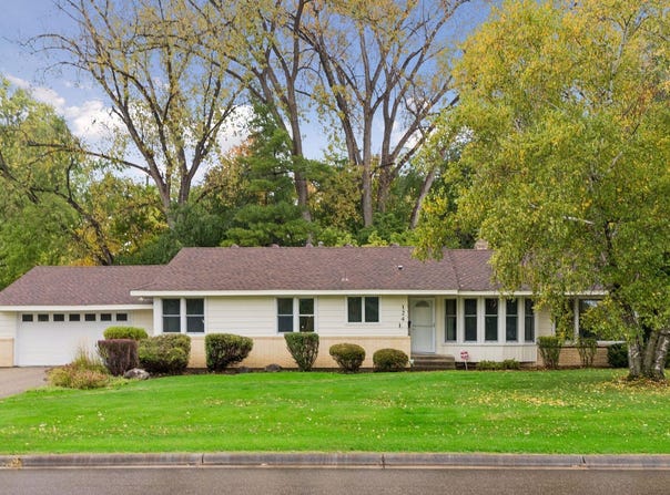124 Natchez Avenue N, Golden Valley, MN 55422