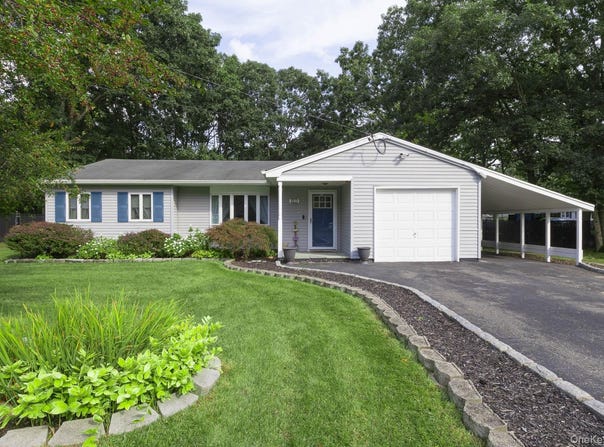 21 Aberdeen Drive, Mastic, NY 11950