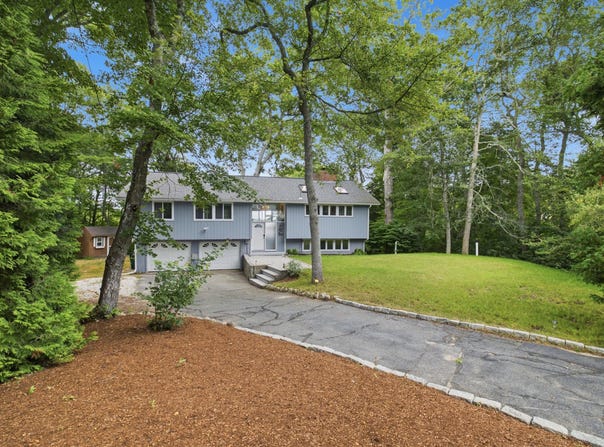 79 Pond Circle, Mashpee, MA 02649