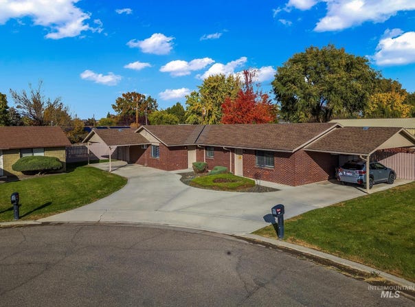 210 N Park Ave, Fruitland, ID 83619