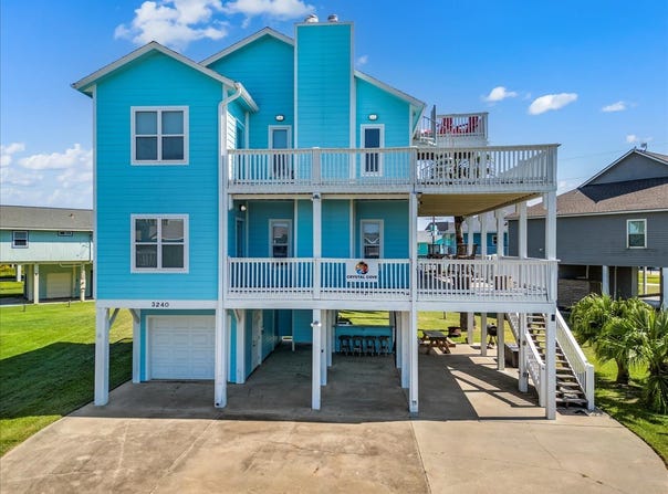 3240 Castle Drive, Crystal Beach, TX 77650