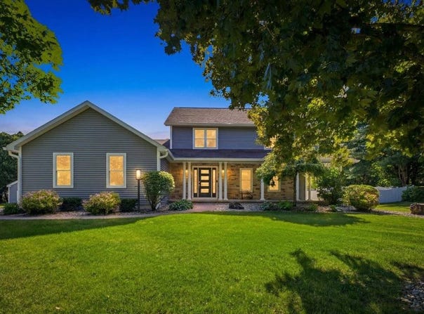 20 Orchard Dr, Queensbury, NY 12804