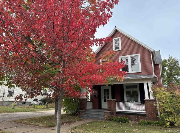 224 W Hewitt Avenue, Marquette, MI 49855