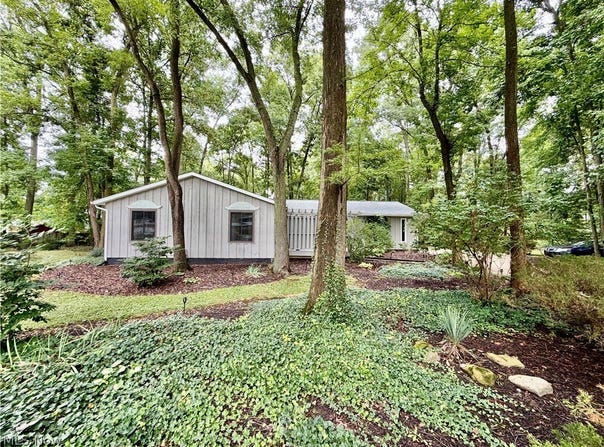 2181 Woodlawn Circle, Stow, OH 44224