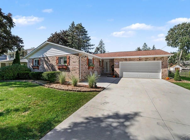1445 Vancouver Drive, Saginaw, MI 48638
