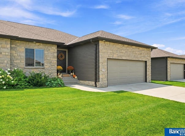 3719 Broadbear Road, Lincoln, NE 68516