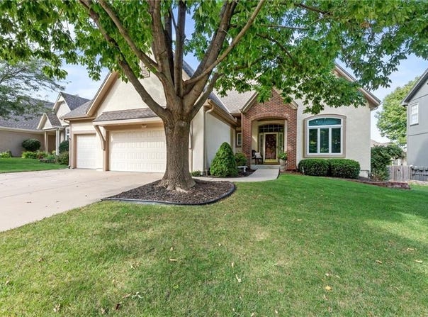 8000 W 154th Street, Overland Park, KS 66223