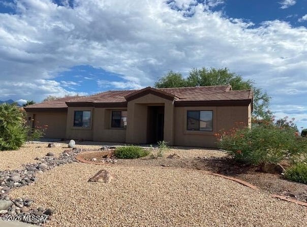 1493 W Hidden Crest Court, Green Valley, AZ 85622