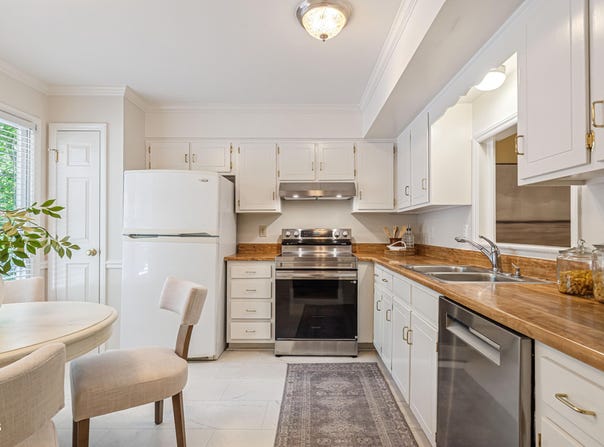 1523 Woodcroft Drive, Raleigh, NC 27609