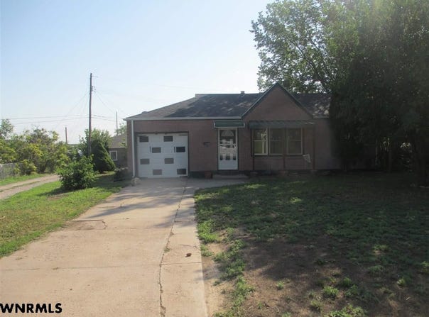 112 SPRING VALLEY LANE, Gering, NE 69341