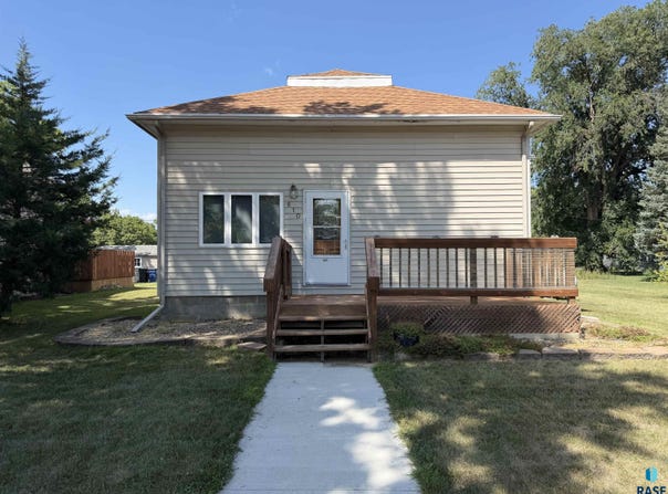610 E 3rd St, Bridgewater, SD 57319