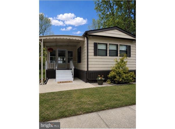 22 PINEVIEW, BROWNS MILLS, NJ 08015