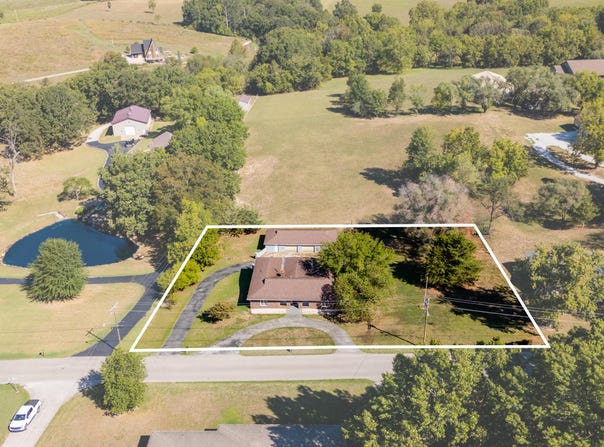 102 E Mockingbird Lane, Crane, MO 65633
